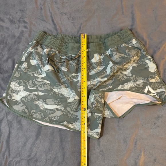 Reebok Green and White Athletic Shorts

#1065 - Picture 5 of 10